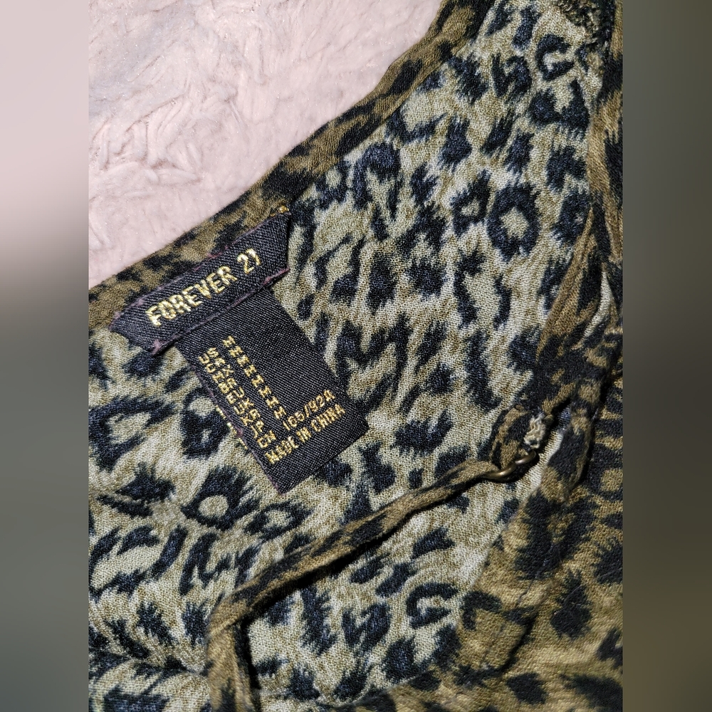 Forever21 Cold Shoulder Top - Picture 3 of 4